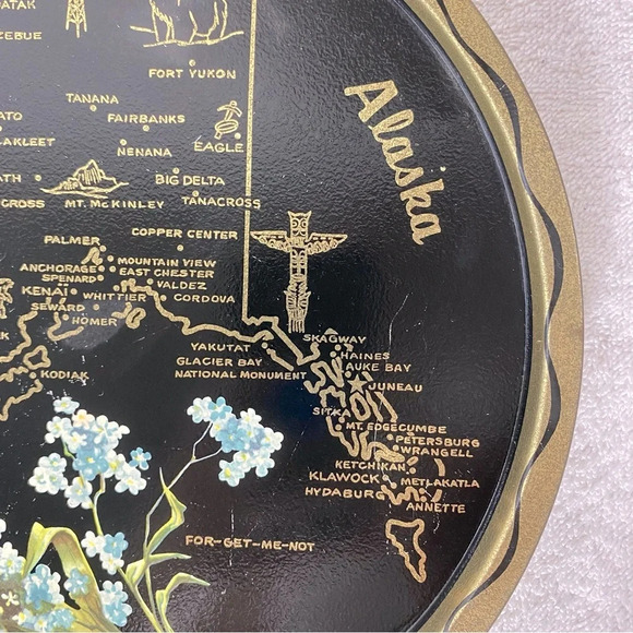 Vintage Round Metal Alaska Collectible Souvenir Tray Decor - Picture 5 of 7